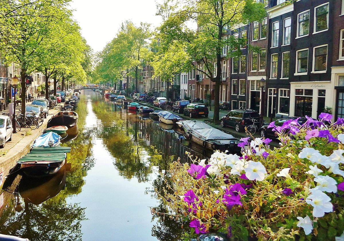 Jordaan canals and houses